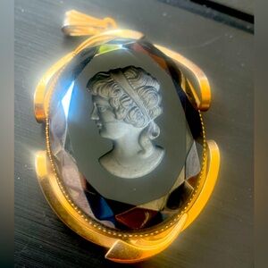 Gold tone glass or stone reverse cameo intaglio
